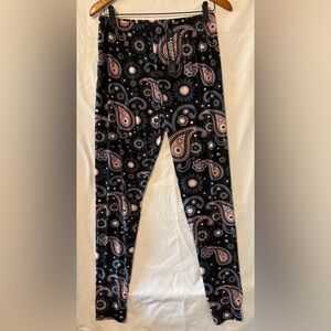Leggings Depot Black and Pink Paisley Leggings